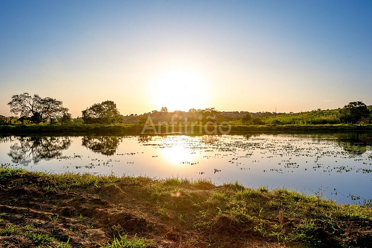 20 mil m² de sítio com piscina e churrasqueira