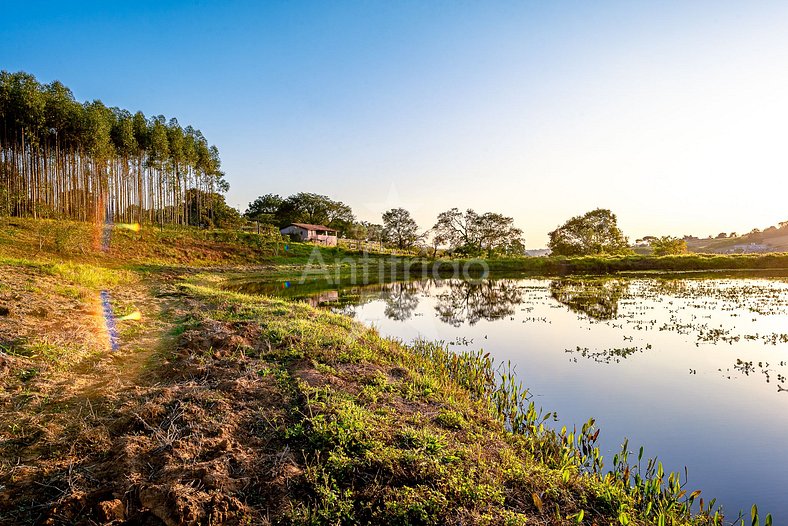 20 mil m² de sítio com piscina e churrasqueira