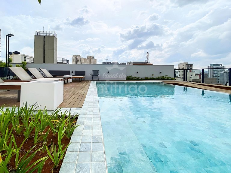 Studio amplo com A/C e piscina no terraço