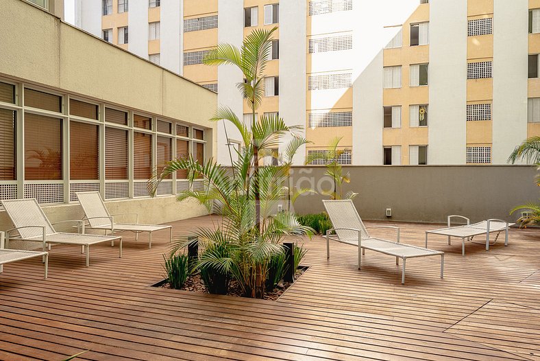 Studio com piscina climatizada, vaga e A/C